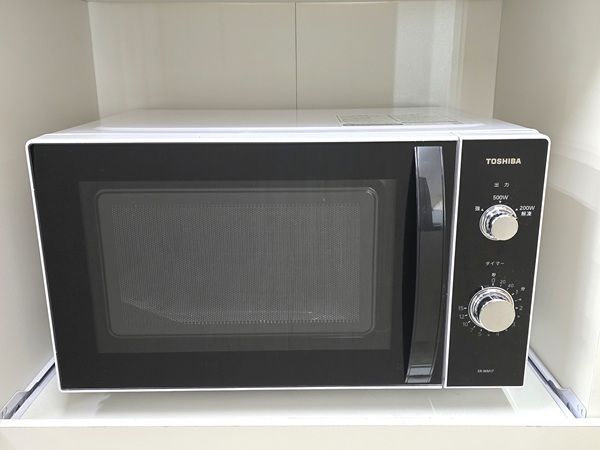 中古品】 東芝 TOSHIBA 電子レンジ 17L 50/60Hz共用 横開き 庫内 