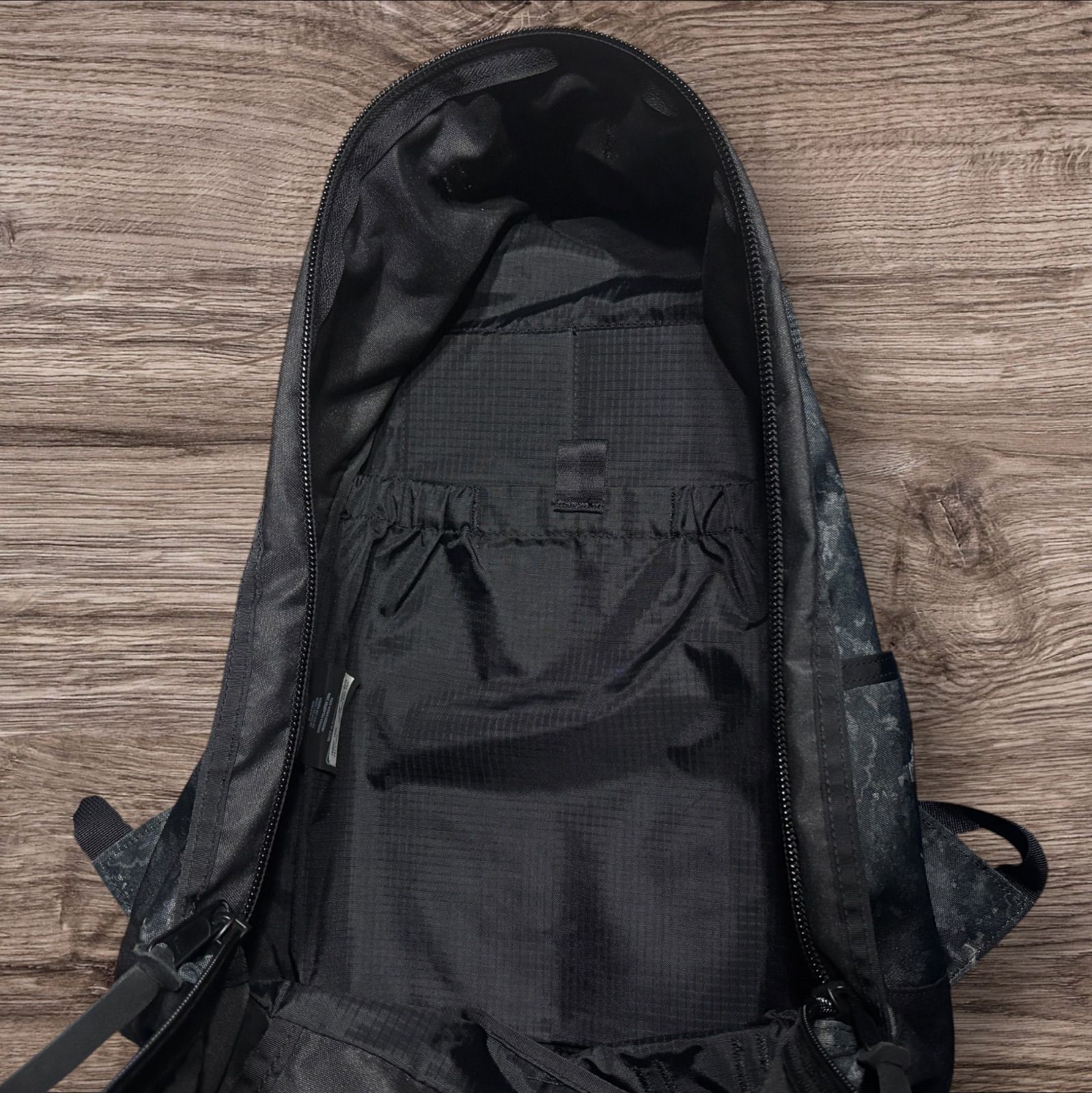 GREGORY グレゴリー DAYPACK デイパック ブラックタペストリー - メルカリ