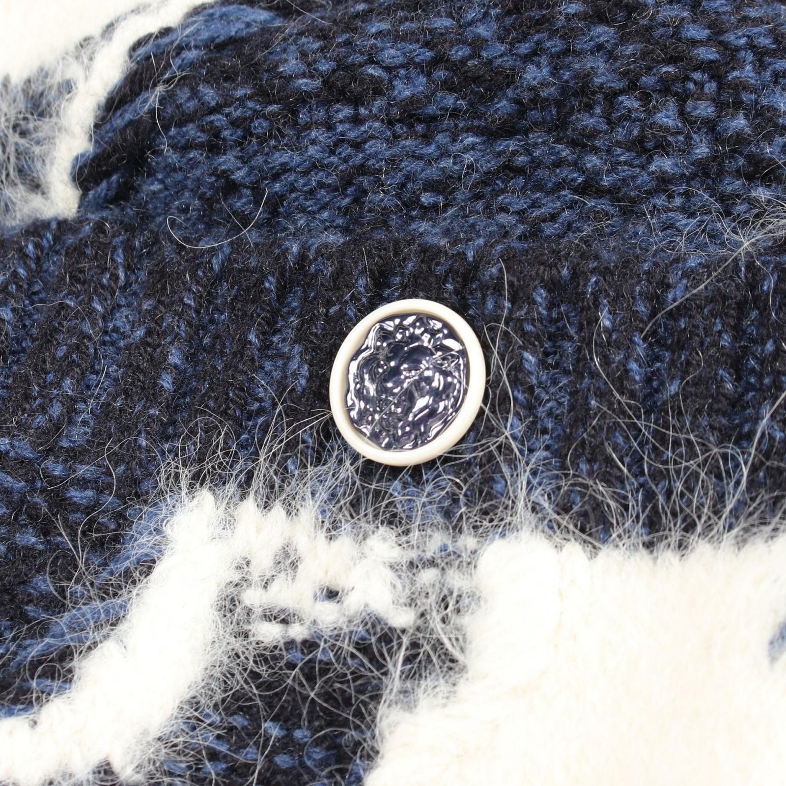 CHANEL シャネル カーディガン ライオンボタン 花柄 シャネル カーディガン CHANEL ブラック ゴールド ふわふわ ニット