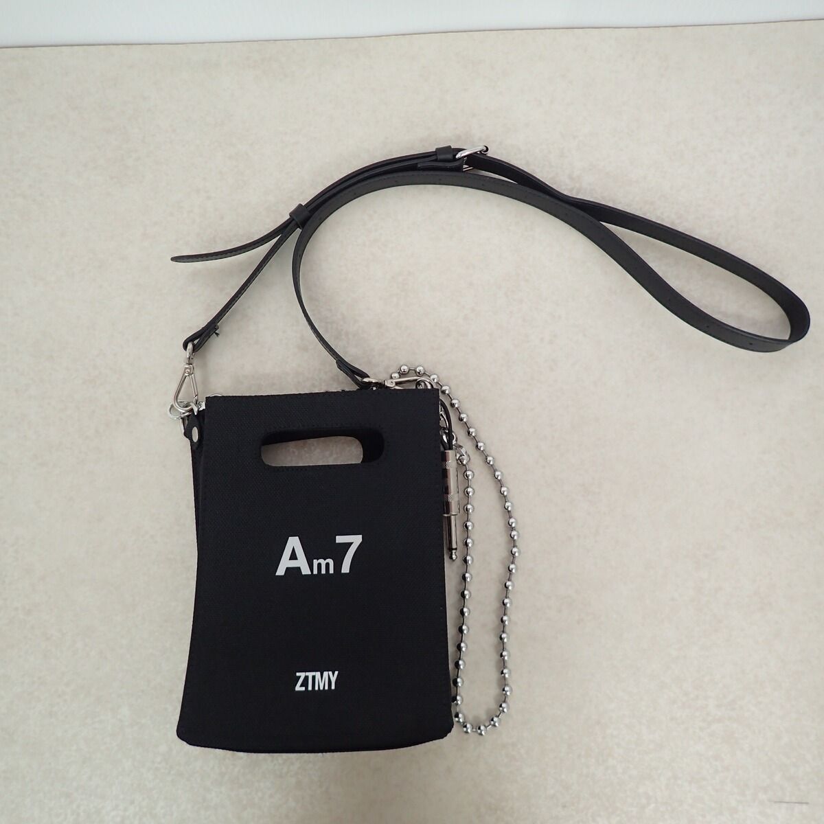 zutomayo nana-nana コラボ ショルダーバッグ nana-nana×ZUTOMAYO ショルダーバッグ A5_Am7 Black ナナナナ ずとまよ