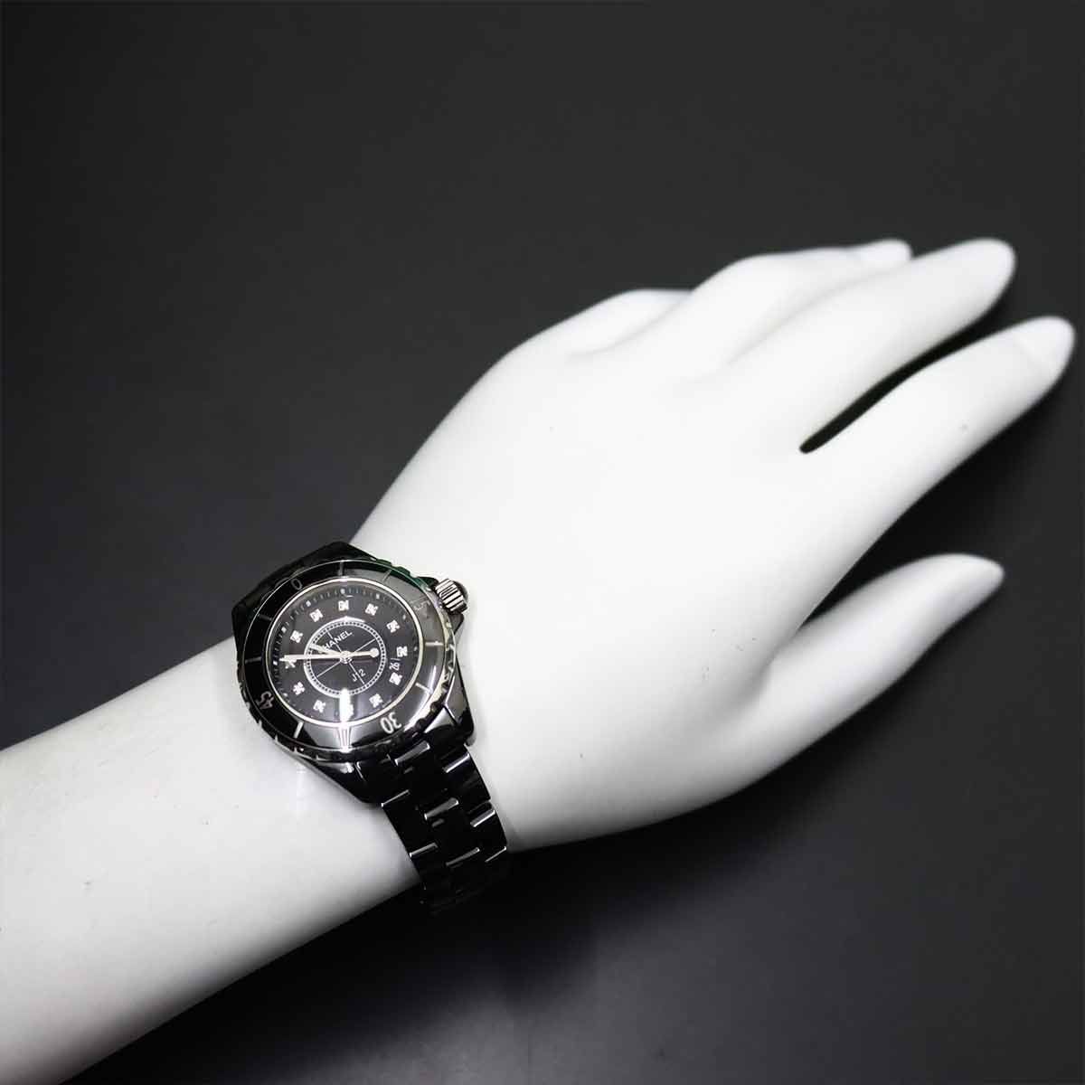 シャネル CHANEL J12 33mm H1625 レディース 腕時計 12P ダイヤ デイト ブラック セラミック クォーツ ウォッチ 90318324 CHANEL J12 33mm H1625 レディース 腕時計 12P ダイヤ デイト ブラック