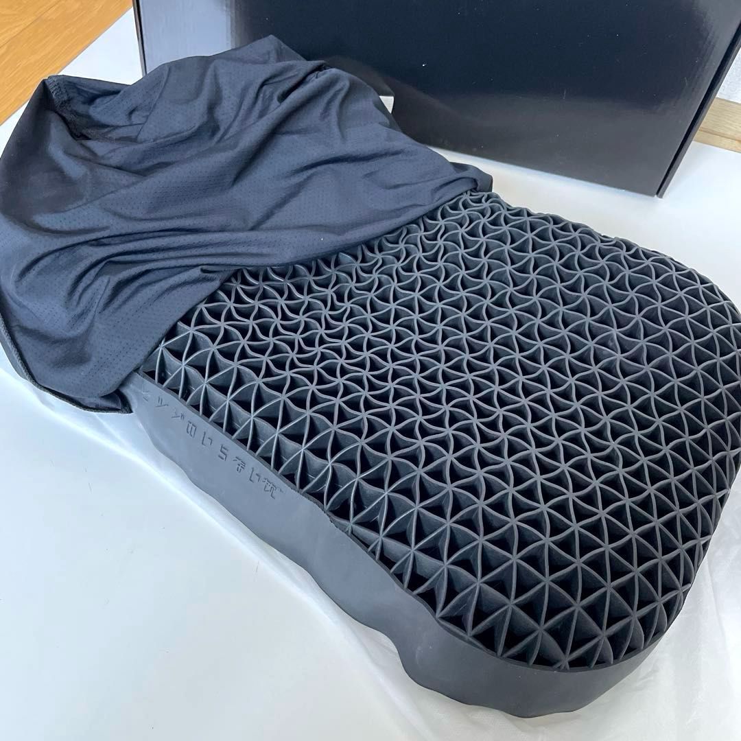☆美品 ヒツジのいらない枕 極柔 ブラックレーベル 箱付き HTG-002