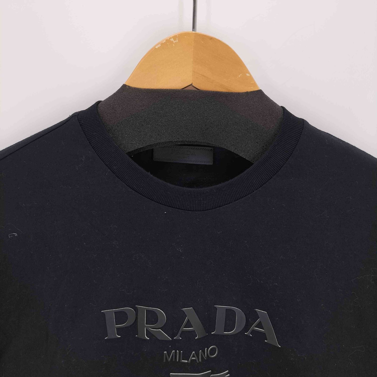 プラダ PRADA エンボスロゴ Tシャツ メンズ S - メルカリ