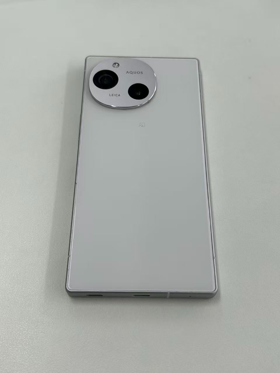ジャンク】AQUOS R9 ホワイト 動作未確認 - メルカリ