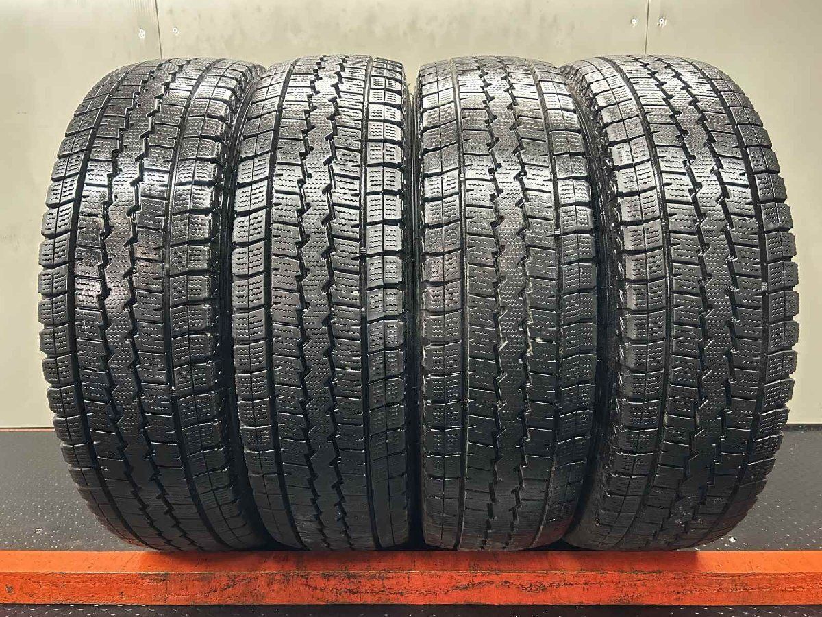 バリ山　DUNLOP ダンロップ　SV01 195/80R15 107/105L LT スタッドレス　タイヤ　2017年製　15インチ 価格｜195/80R15 107/105L WINTER MAXX SV01 ダンロップタイヤ DUNLOP