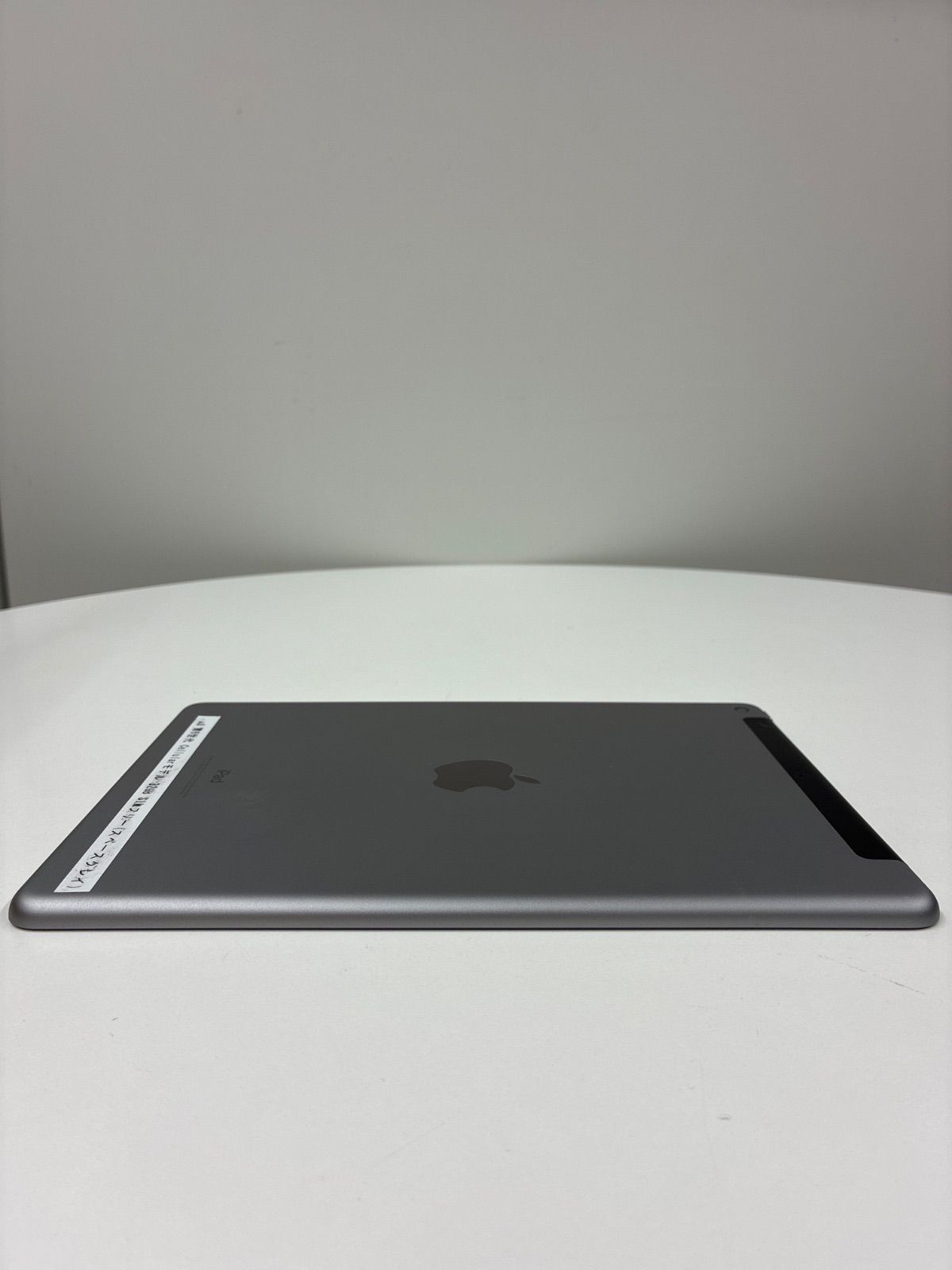 iPad 第6世代 32GB セルラーモデル スペースグレー タブレット Apple