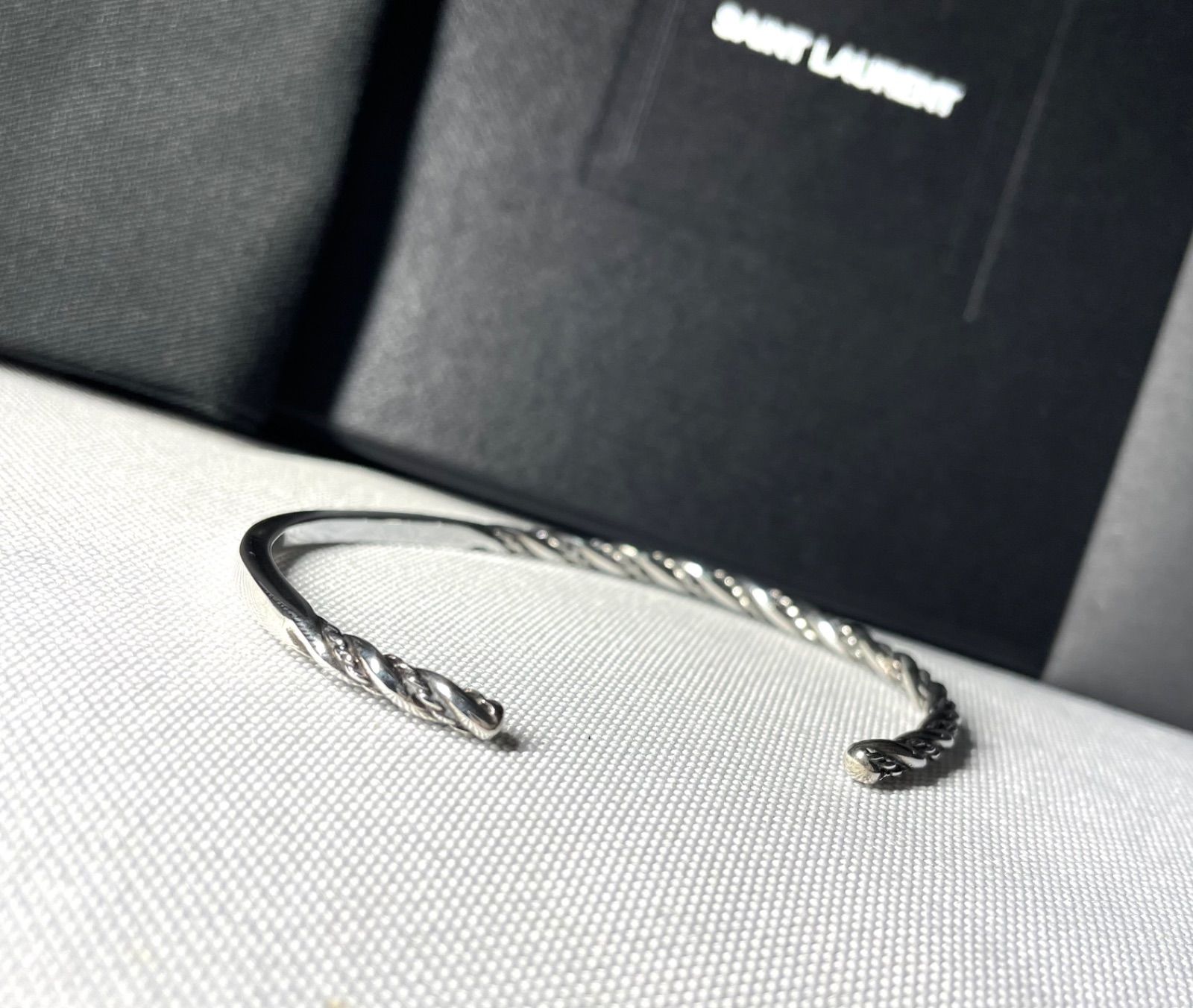 美品 Saint Laurent Paris サンローランパリ ブランドロゴ&ツイスト