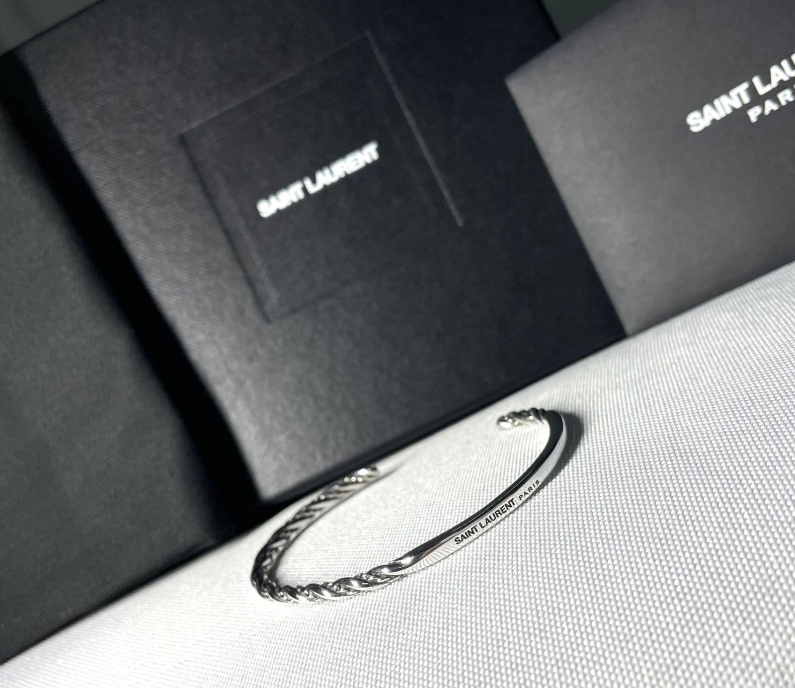 美品 Saint Laurent Paris サンローランパリ ブランドロゴ&ツイスト