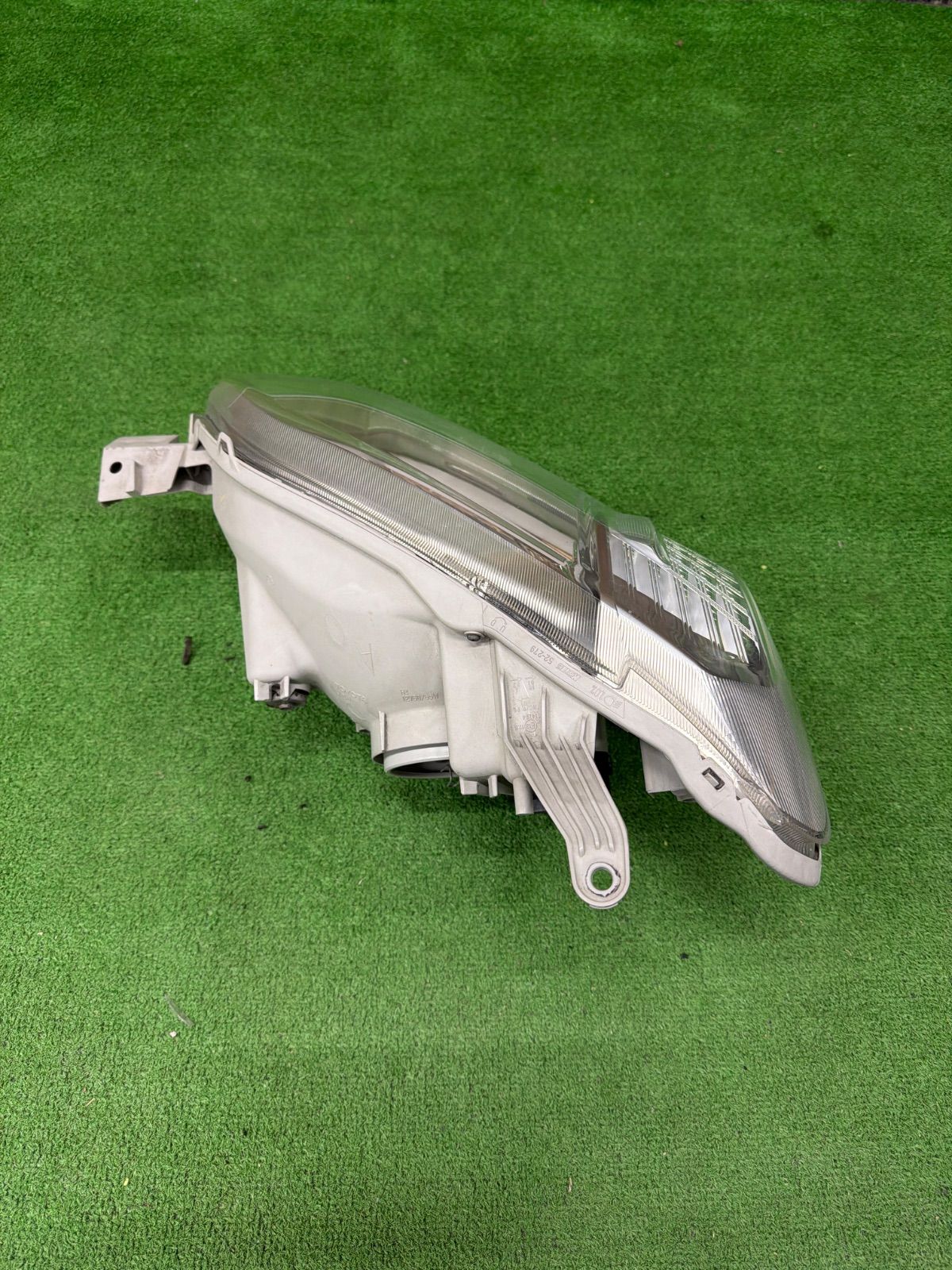 プロボックスNCP160V ヘッドライト 左右 KOITO 52-279 トヨタ プロボックス NCP160V 純正 右側 ヘッドライト KOITO 52-279