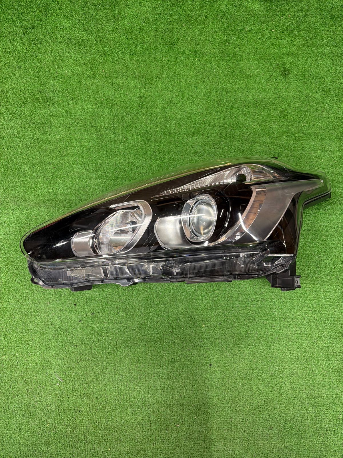 トヨタ 純正 NHP170 前期 シエンタ LED ヘッドライト ヘッドランプ 右