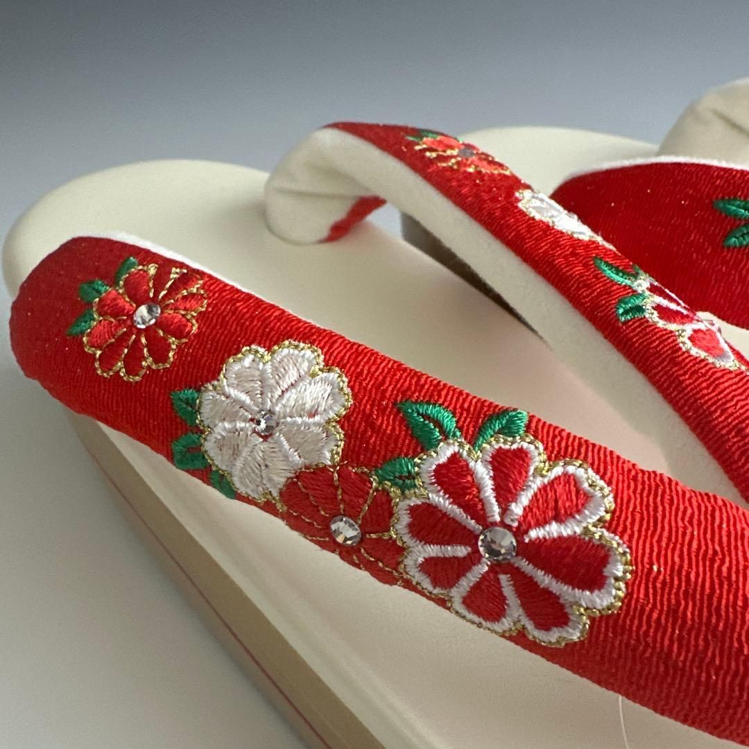 新品未使用品‼️かわいい‼️厚底　刺繍鼻緒　草履　振袖、袴にも‼️ フリーサイズ ② 振袖用 厚底草履 刺繍の鼻緒全3色 フリーサイズ | 着物通販店 枠
