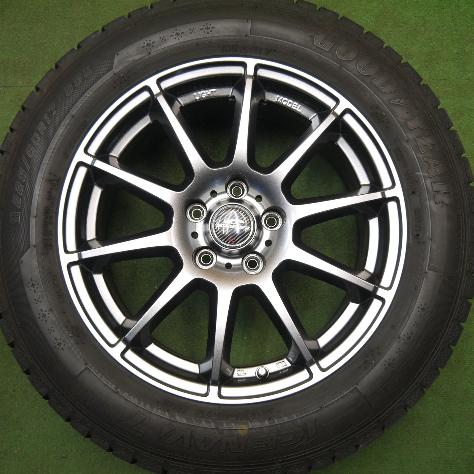 バリ溝！キレイ！9.5分☆スタッドレス 225/60R17 グッドイヤー アイス 