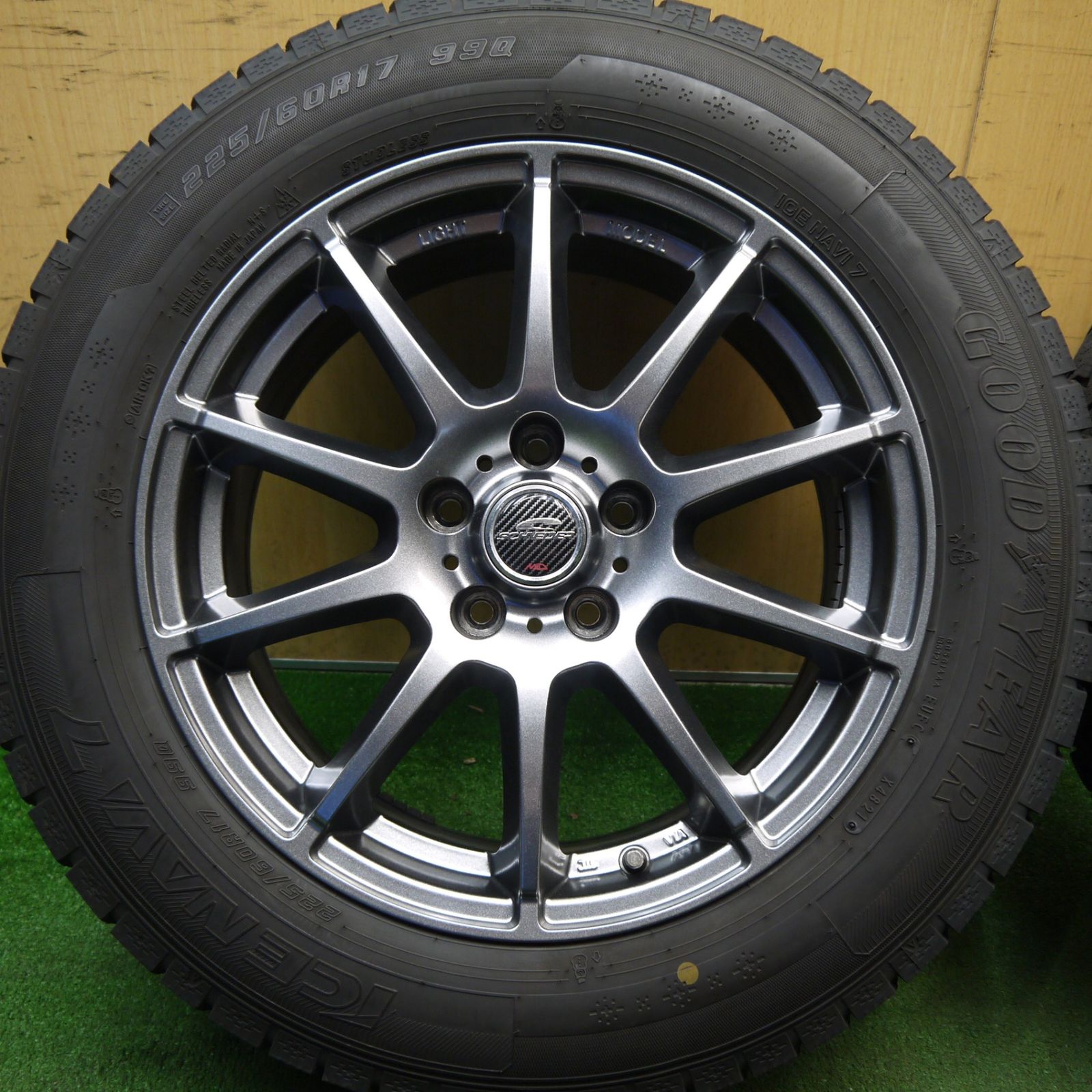 バリ溝！キレイ！9.5分☆スタッドレス 225/60R17 グッドイヤー アイス 