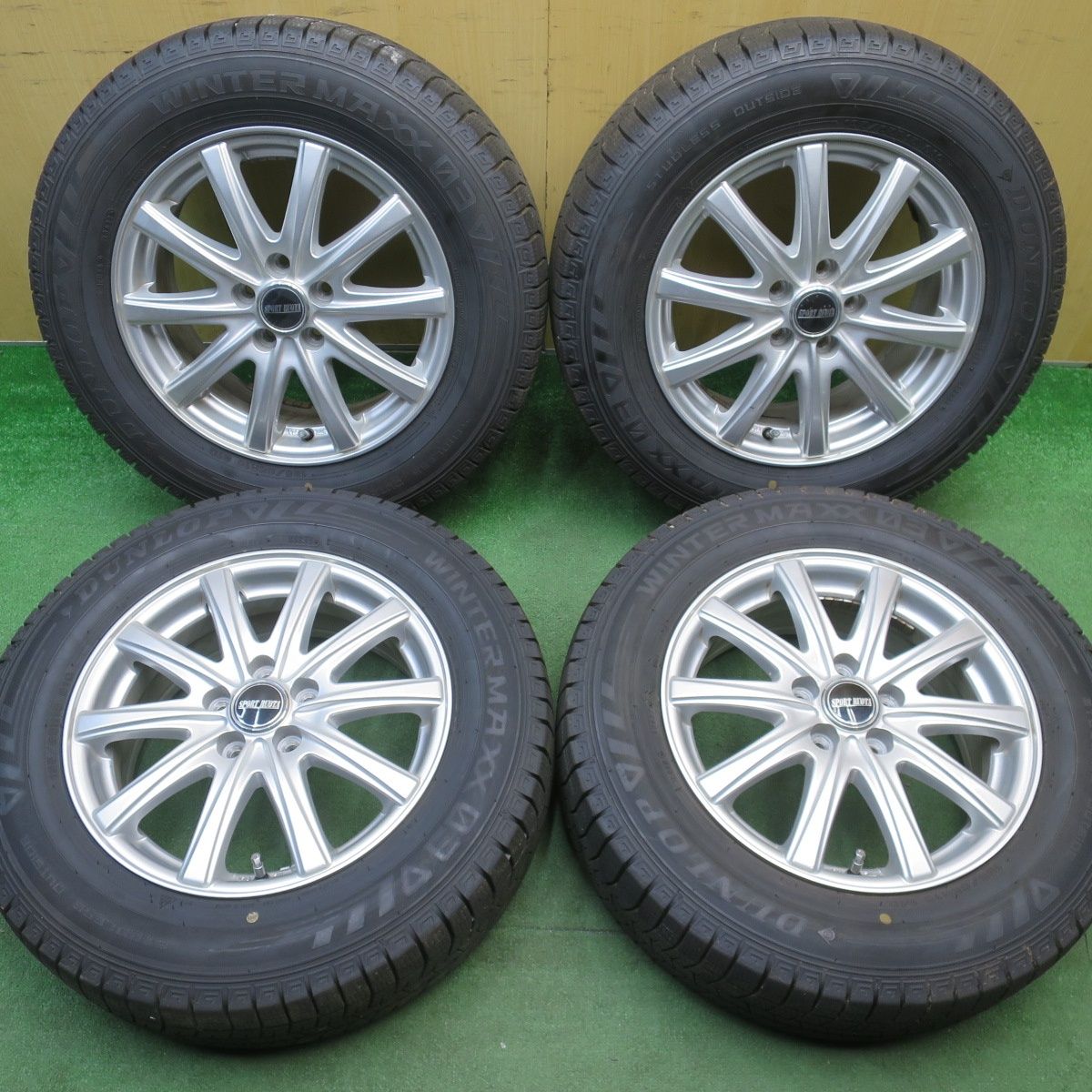 バリ溝！22年！9.5分☆プリウス 等 195/65R15 スタッドレス ダンロップ 