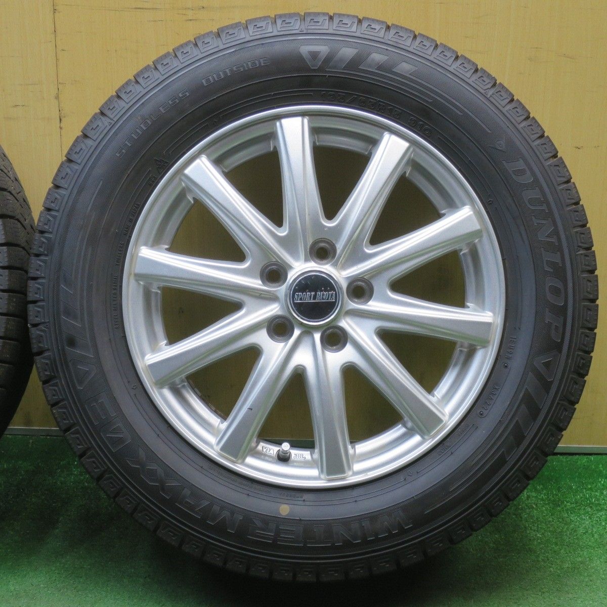 バリ溝！22年！9.5分☆プリウス 等 195/65R15 スタッドレス ダンロップ 