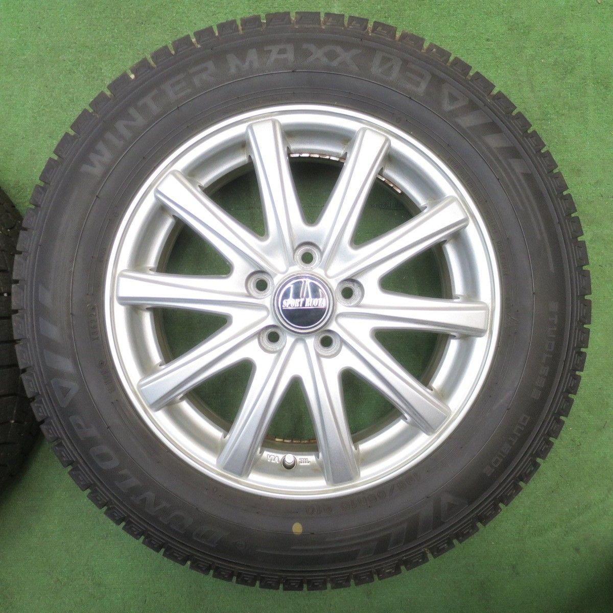 バリ溝！22年！9.5分☆プリウス 等 195/65R15 スタッドレス ダンロップ 