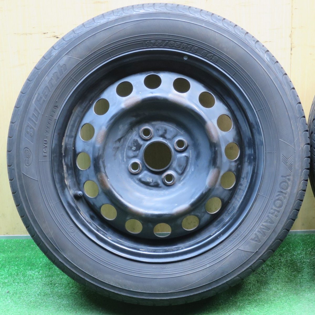 4本価格☆175/65R15 ヨコハマ ブルーアース AE01F スチール ホイール