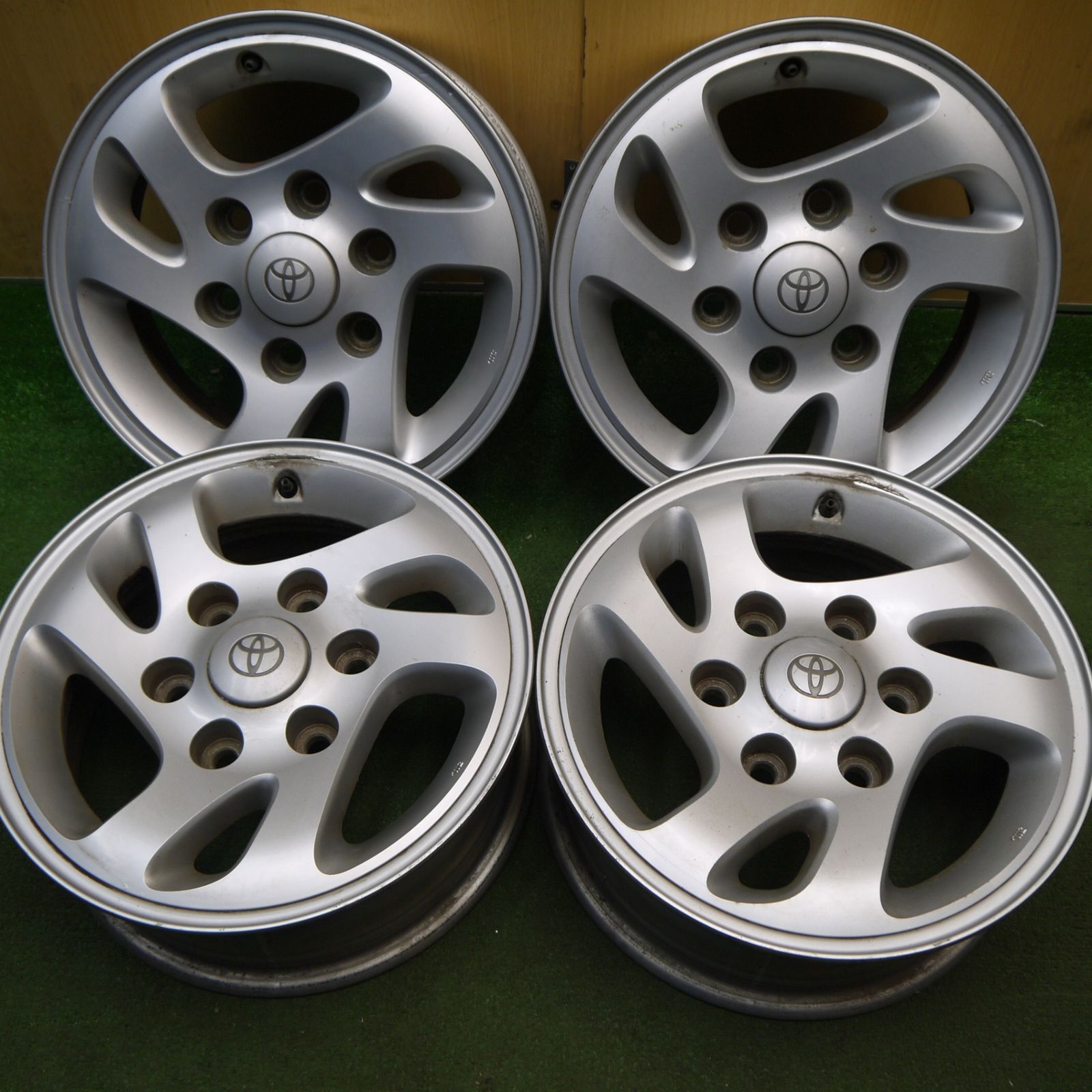 トヨタ 純正15インチ中古品 4本セット 自動車、オートバイ ホイール