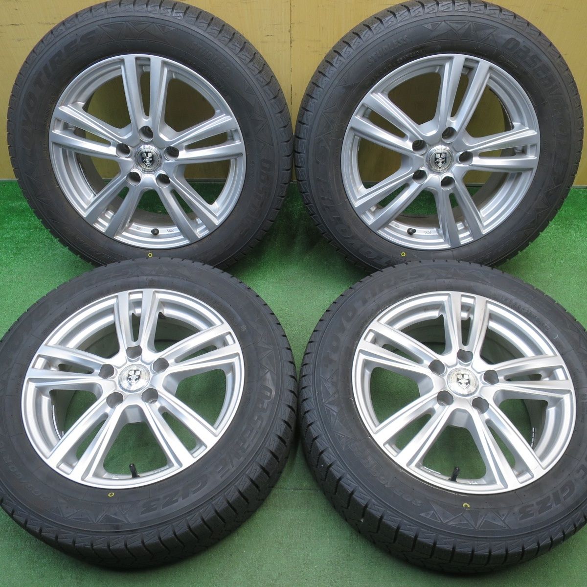 ほぼ未使用！24年！キレイ☆スタッドレス 205/60R16 トーヨー 