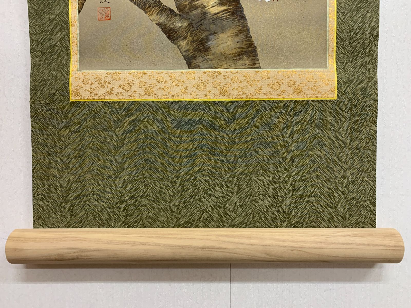 美品 掛け軸 柳沢寿江作 金地 春宵図 桜 共箱 太巻き 縁起物 【公式通販】