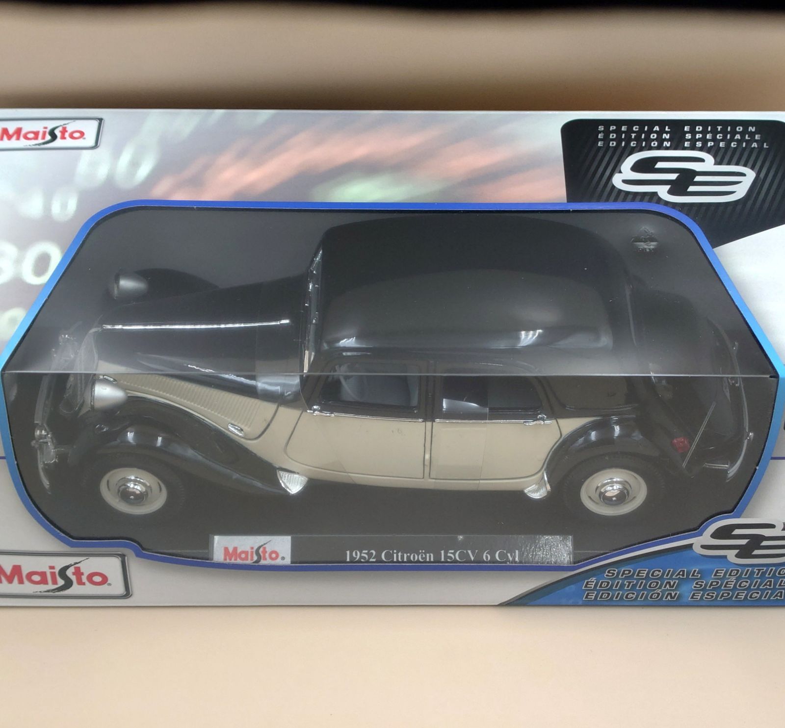 1/18 シトロエン・アヴァン 1952 Citroen 15CV 6Cyl マイスト製ダイ