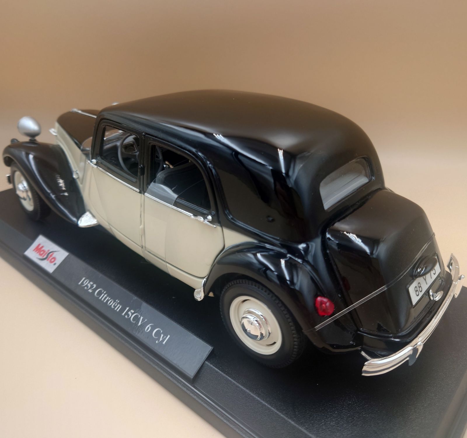 1/18 シトロエン・アヴァン 1952 Citroen 15CV 6Cyl マイスト製ダイ