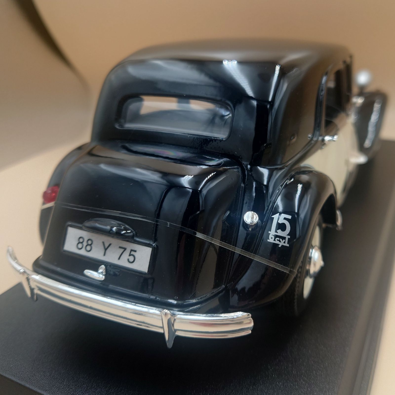 1/18 シトロエン・アヴァン 1952 Citroen 15CV 6Cyl マイスト製ダイ