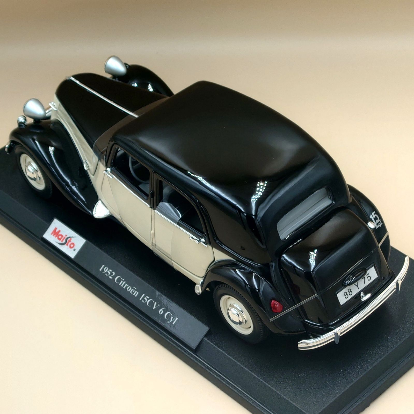1/18 シトロエン・アヴァン 1952 Citroen 15CV 6Cyl マイスト製ダイ