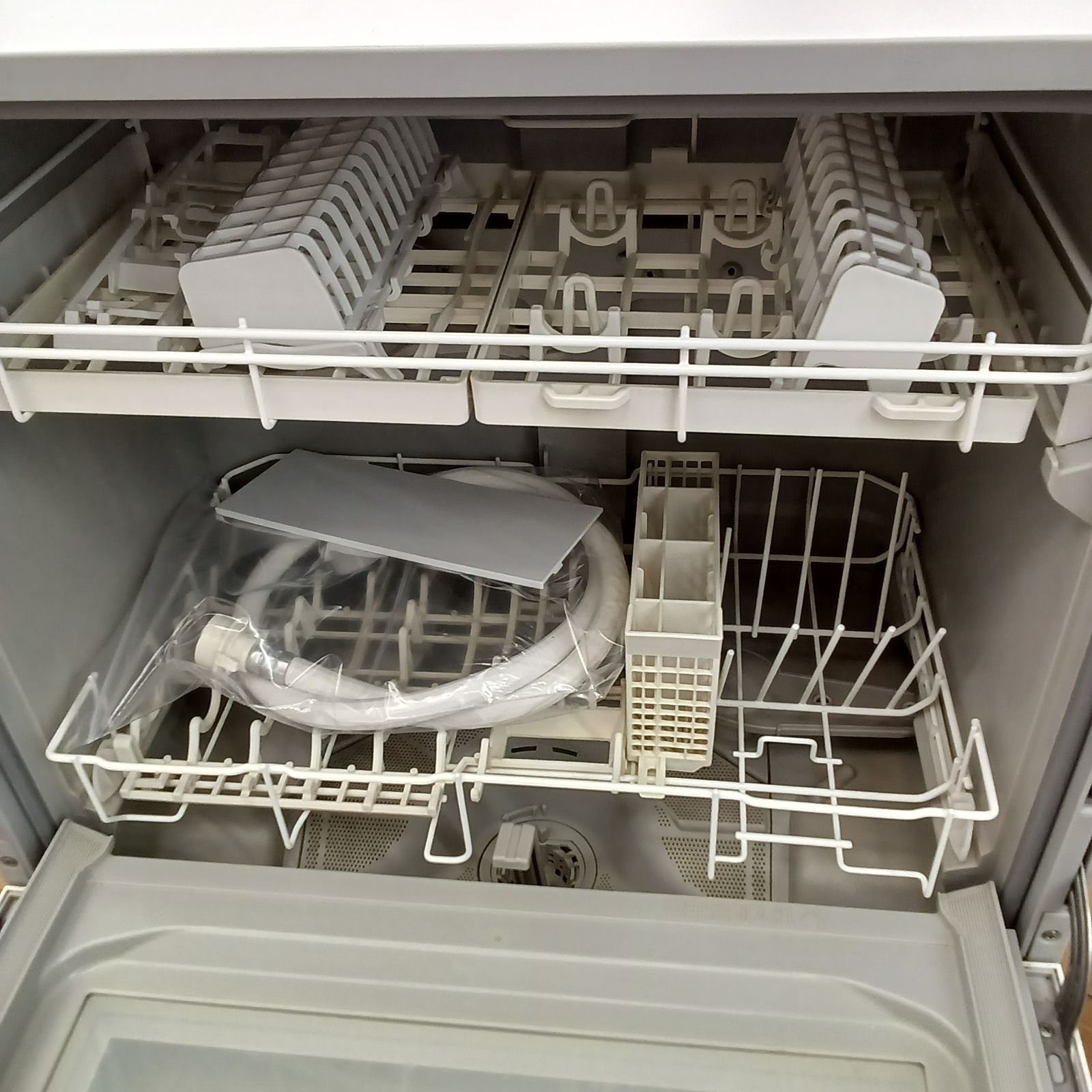 0410-007 ★リユースのサカイつくば店★Panasonic 電気食器洗い乾燥機 NP-TH2-N 2019 0416-010 ☆リユースのサカイつくば店☆Panasonic 電気食器洗い乾燥機