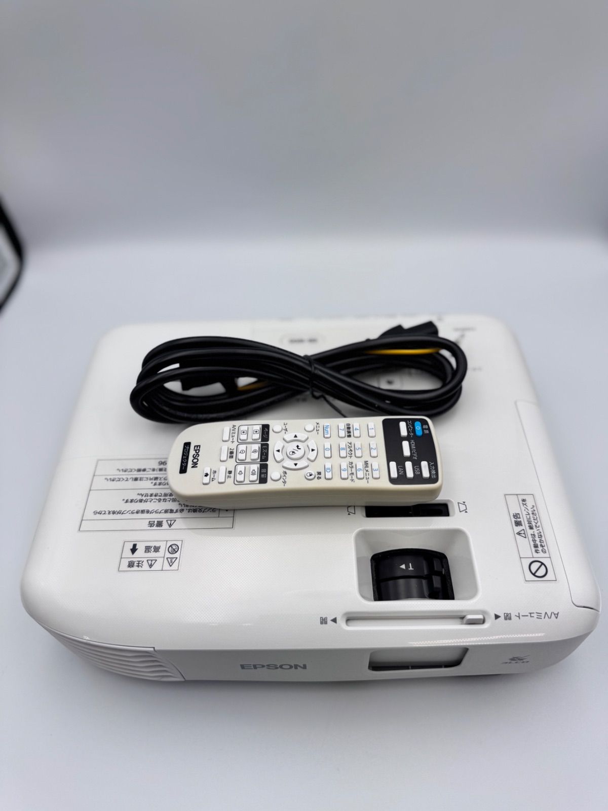 J18// EPSON プロジェクター EB-W05 3300lm WXGA ランプ点灯時間：高
