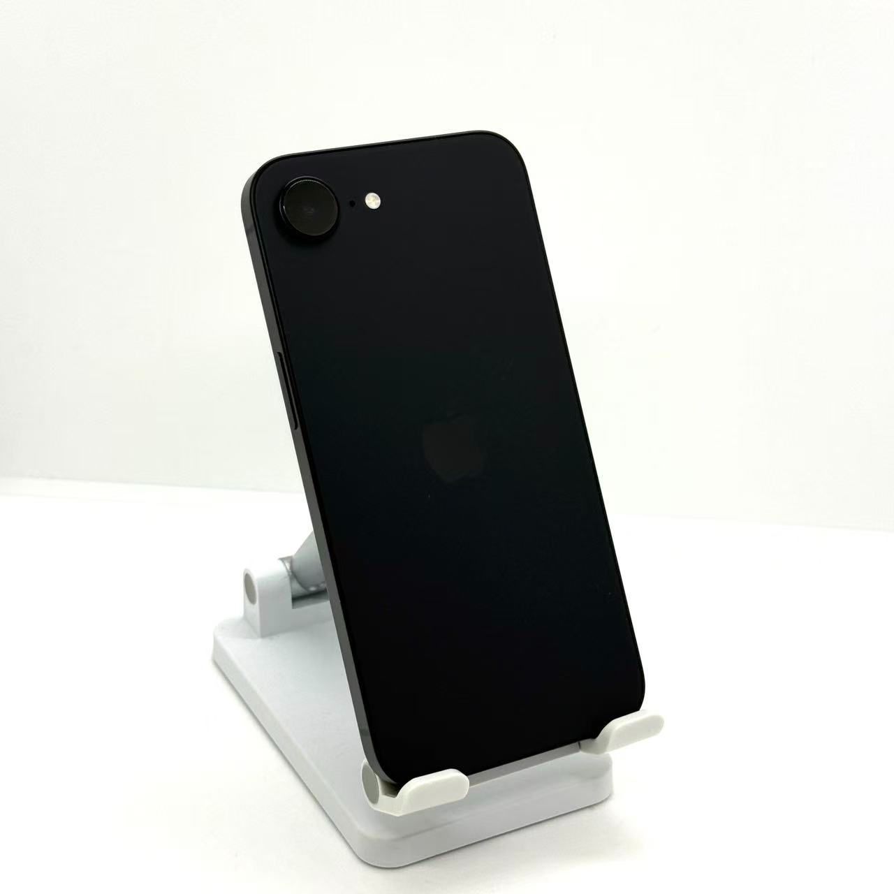 iPhone 16e 128GB ブラック Bランク SIMフリー - メルカリ
