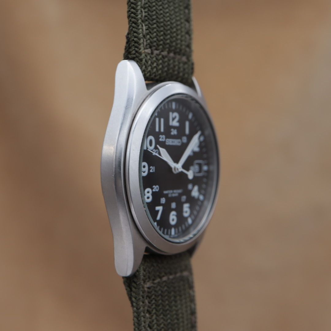 セイコー 7N42-8260 SEIKO 黒文字盤 シルバー ミリタリー パイロット