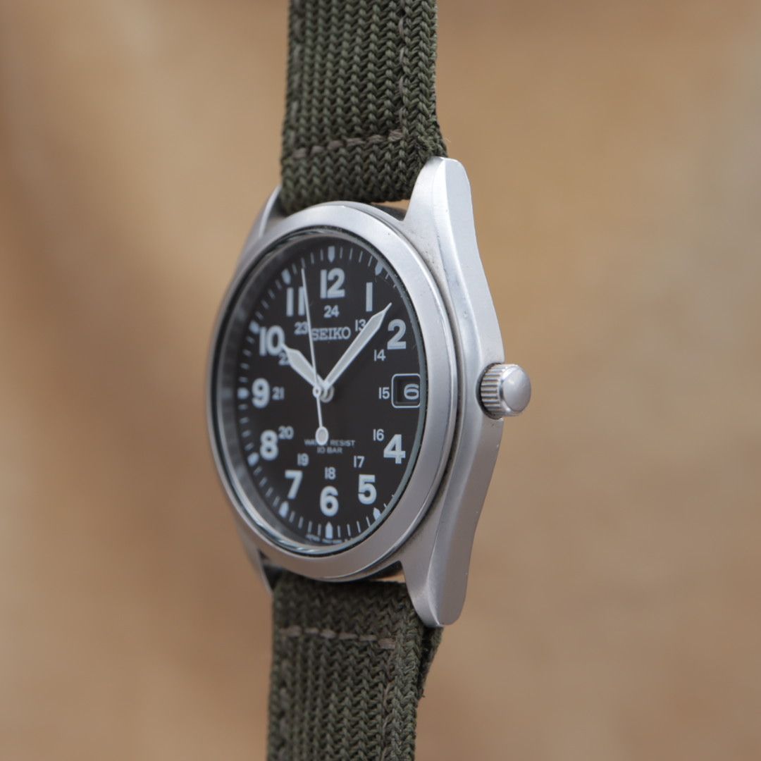 セイコー 7N42-8260 SEIKO 黒文字盤 シルバー ミリタリー パイロット