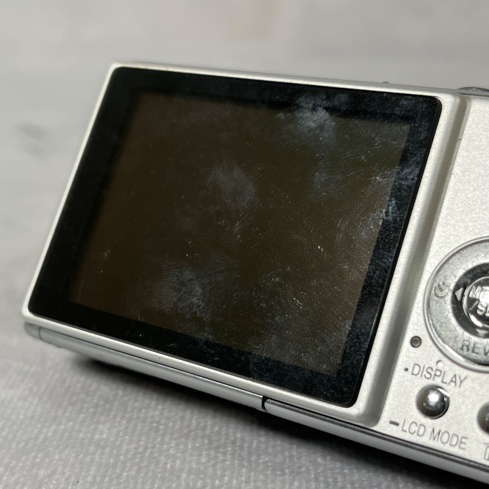 超美品 パナソニック LUMIX DMC-FX01 シルバー ライカB Panasonic Lumix® DMC-FX01 (Silver) 6-megapixel digital camera