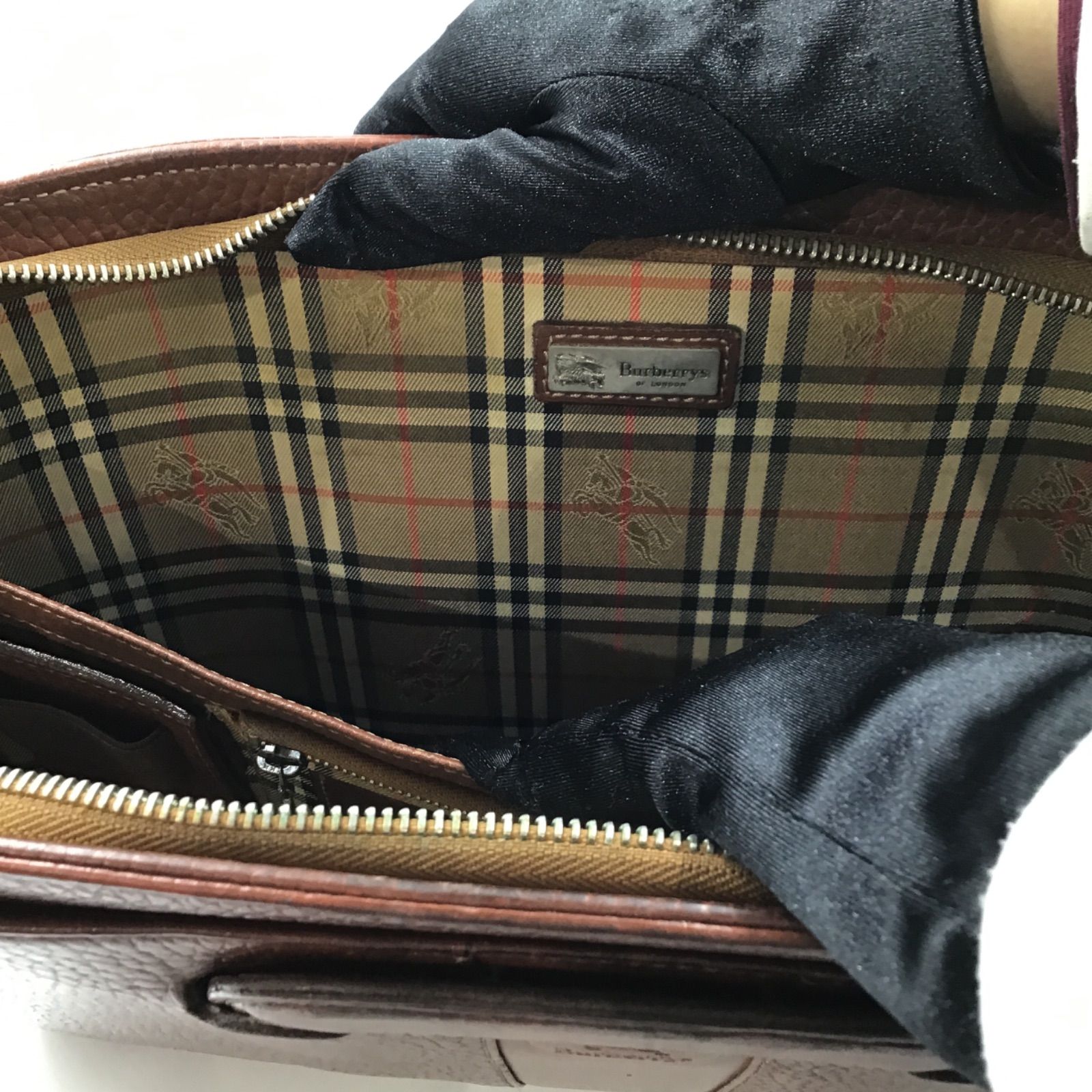【美品】バーバリー　ビジネスバッグ　レザー　シボ革　ロゴ型押し　鍵　ノバチェック 美品】バーバリービジネスバッグレザーシボ革ロゴ型押し鍵ノバチェック