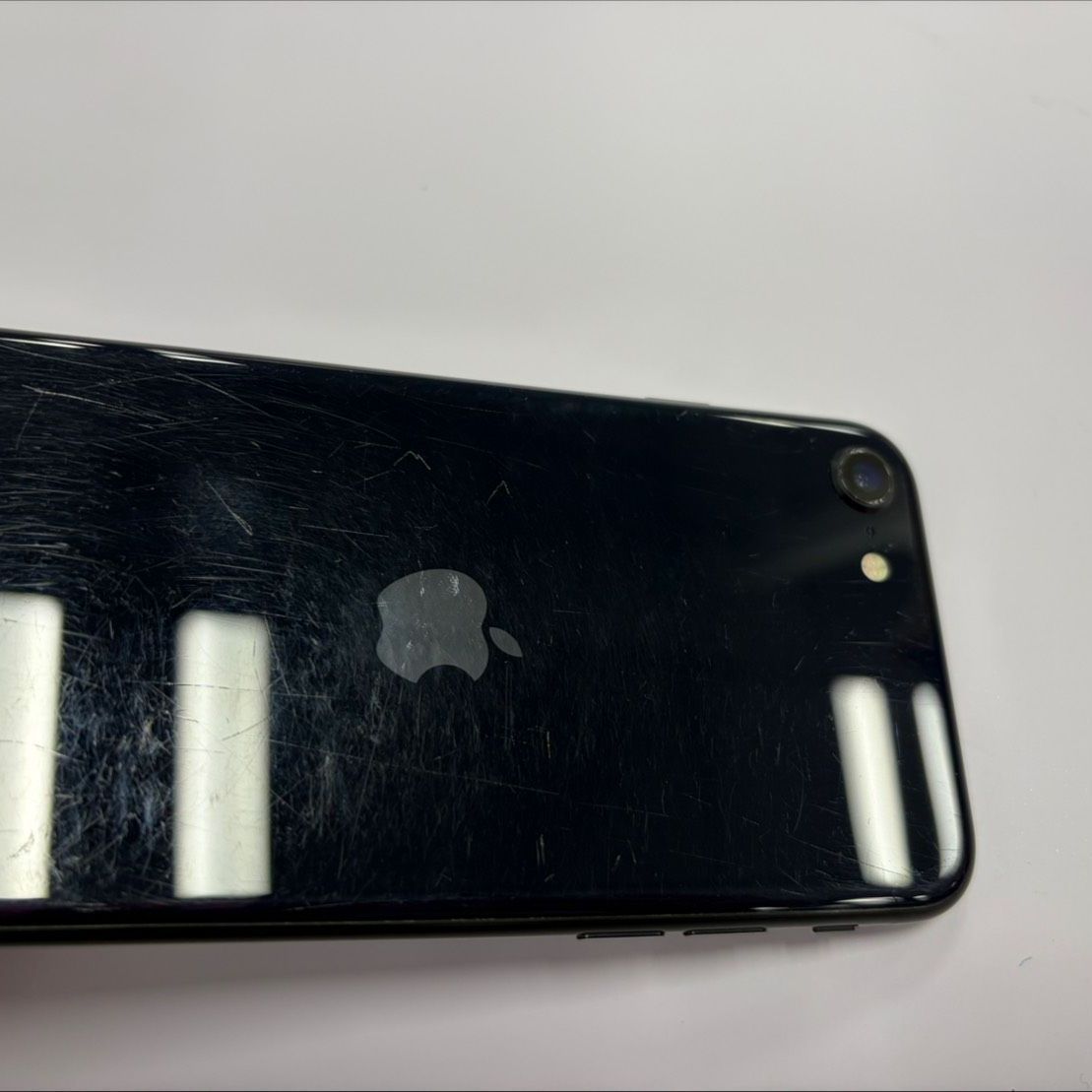 iPhone SE 3 64GB 法人管理品 バッテリー良好 - メルカリ