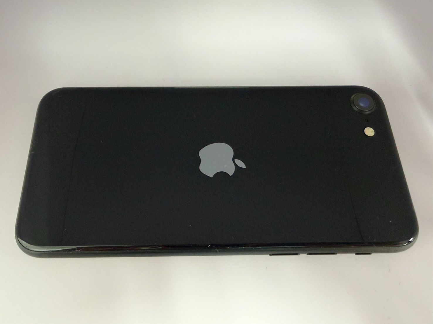 iPhone SE 3世代 64GB 極美品 法人管理品 - メルカリ