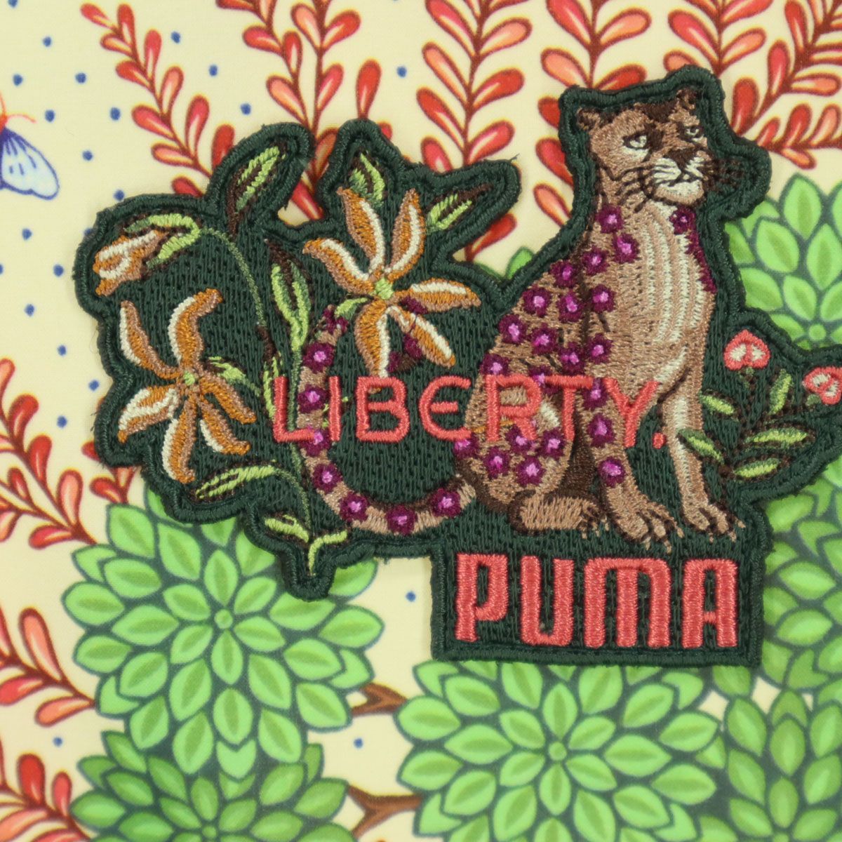 美品 PUMA プーマ リバティ LIBERTY コラボ 総柄 花柄 アニマル柄 長袖 