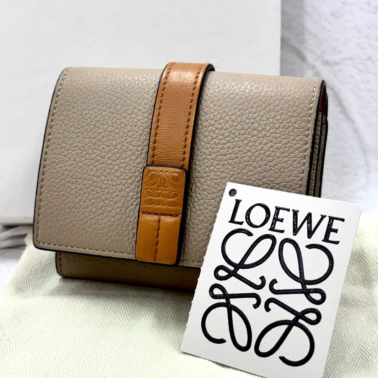 販促ツール 美品 LOEWE アナグラム 三つ折り 財布 トライフォールド