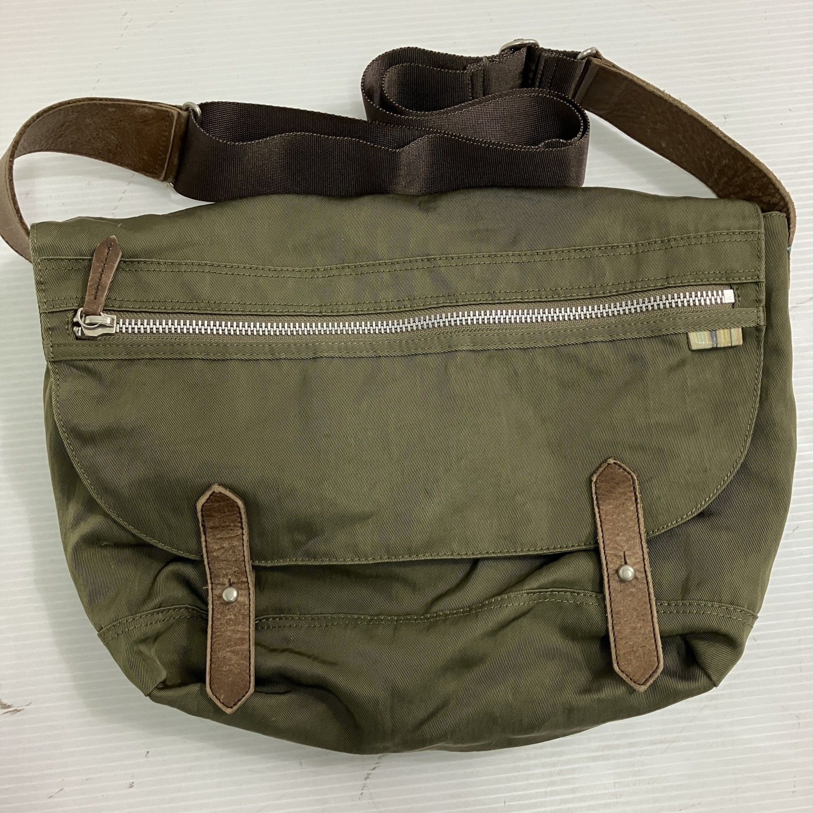 ◇ Paul Smith ポール・スミス ショルダーバッグ フラップポケット付き 