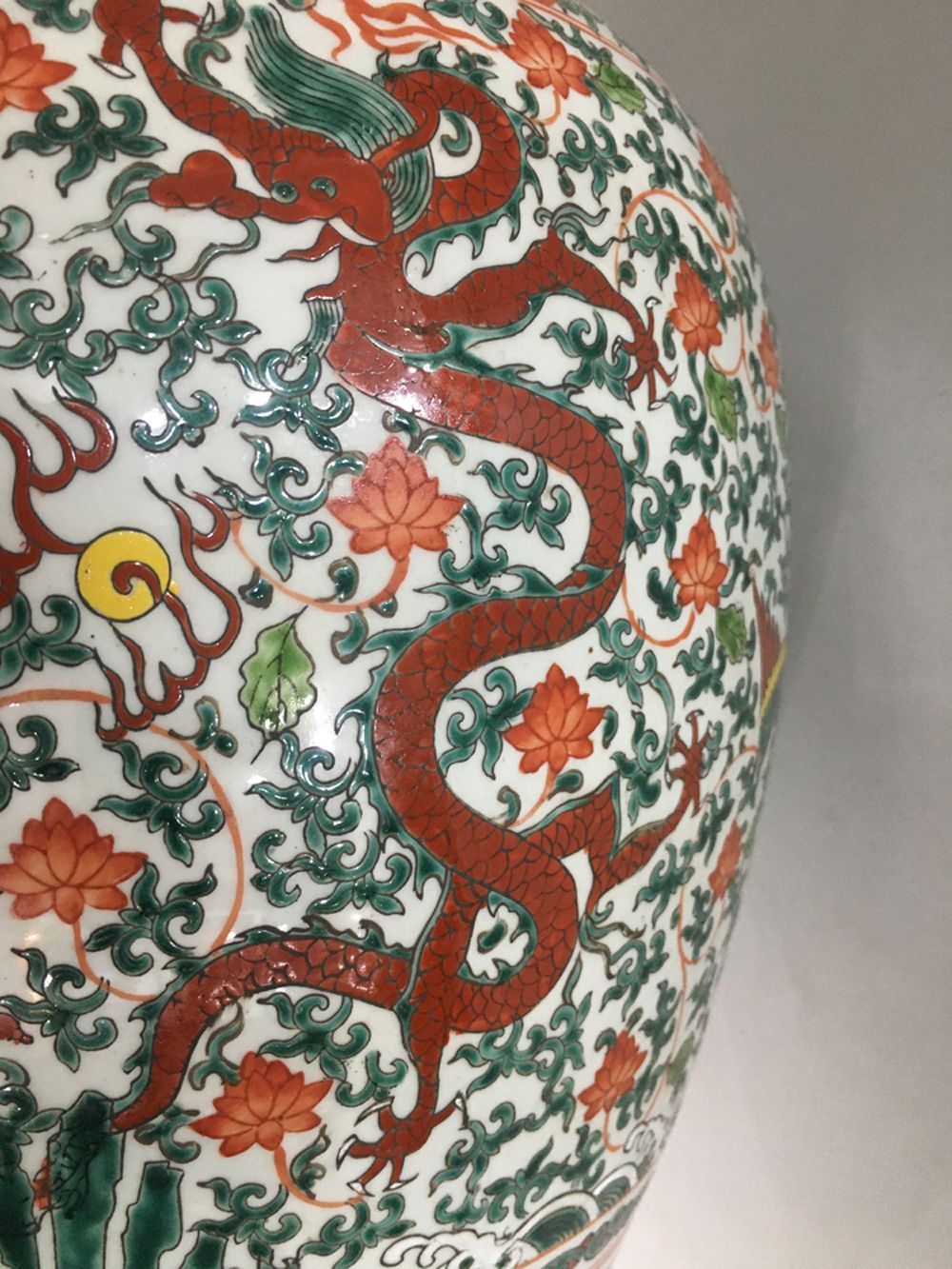 聚宝】中国古玩 大明嘉靖年製 五彩 龍雲花卉文 大壺 高さ35cm 支那古