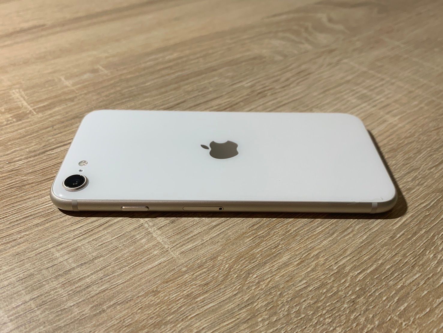 9681 iPhone SE 第3世代 64GB スターライト ジャンク品【ネ】 【公式通販】