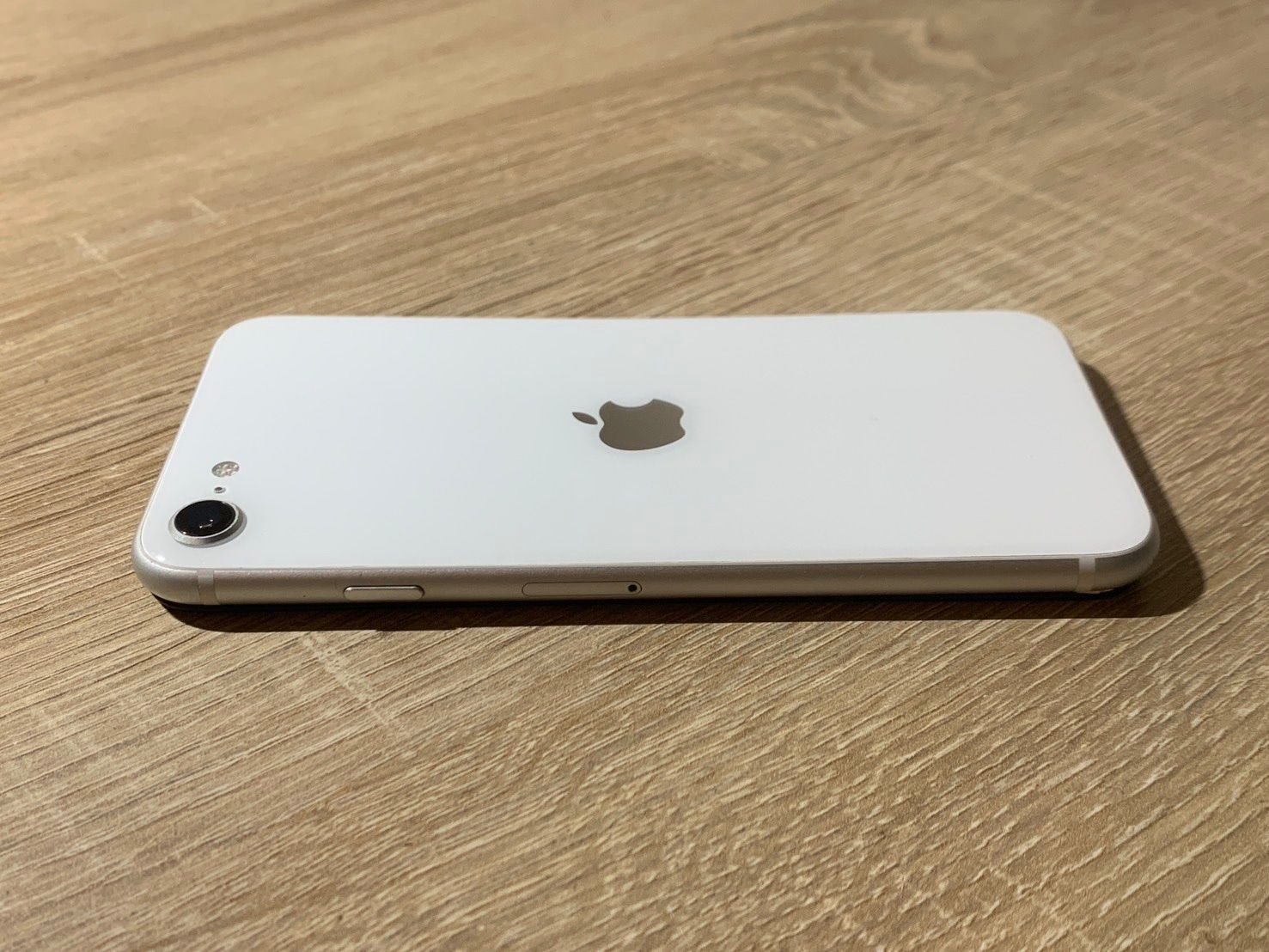 iPhone SE 2 64GB ホワイト ジャンク品【ネ】 - メルカリ