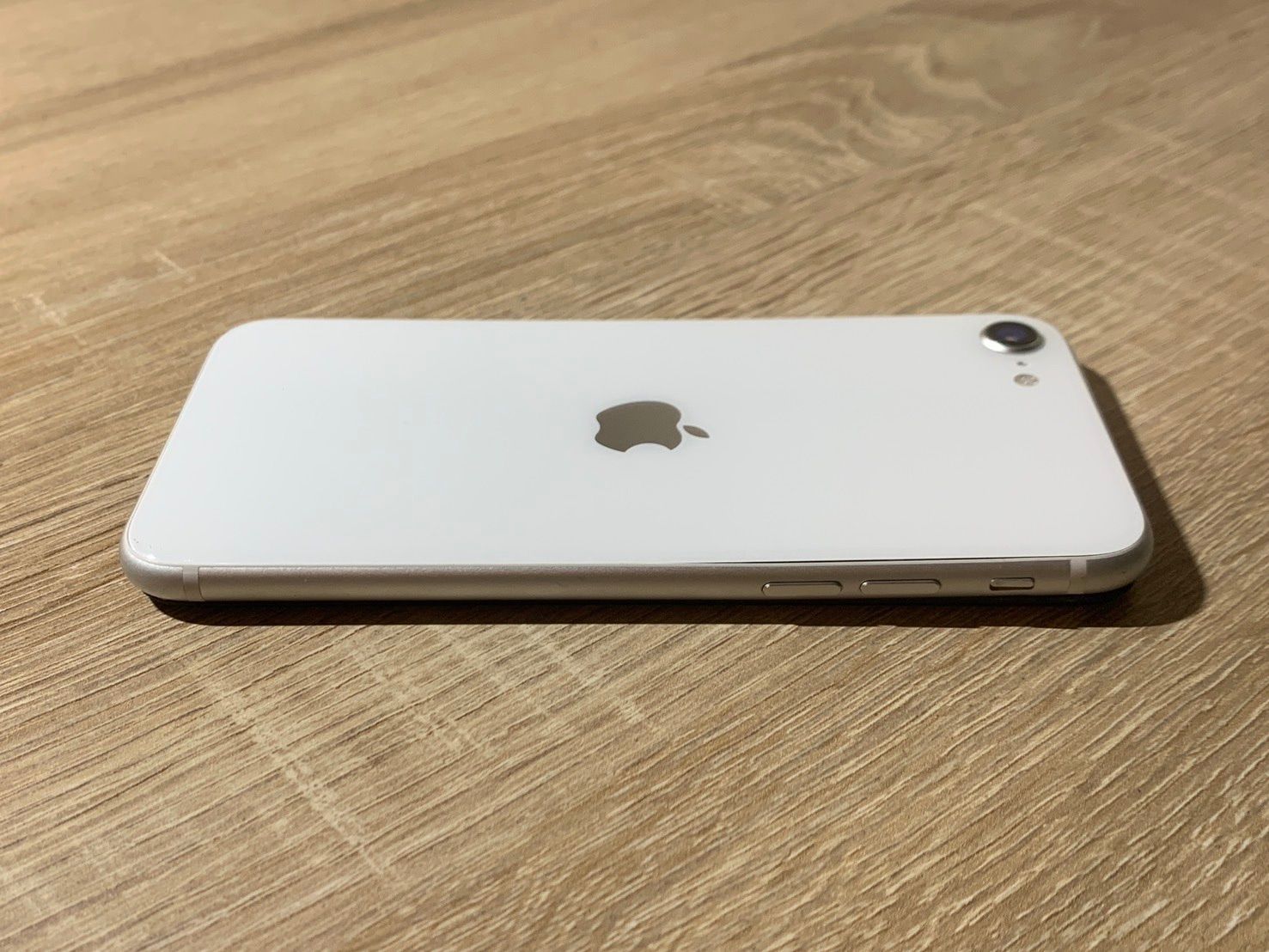 iPhone SE 2 64GB ホワイト ジャンク品【ネ】 - メルカリ