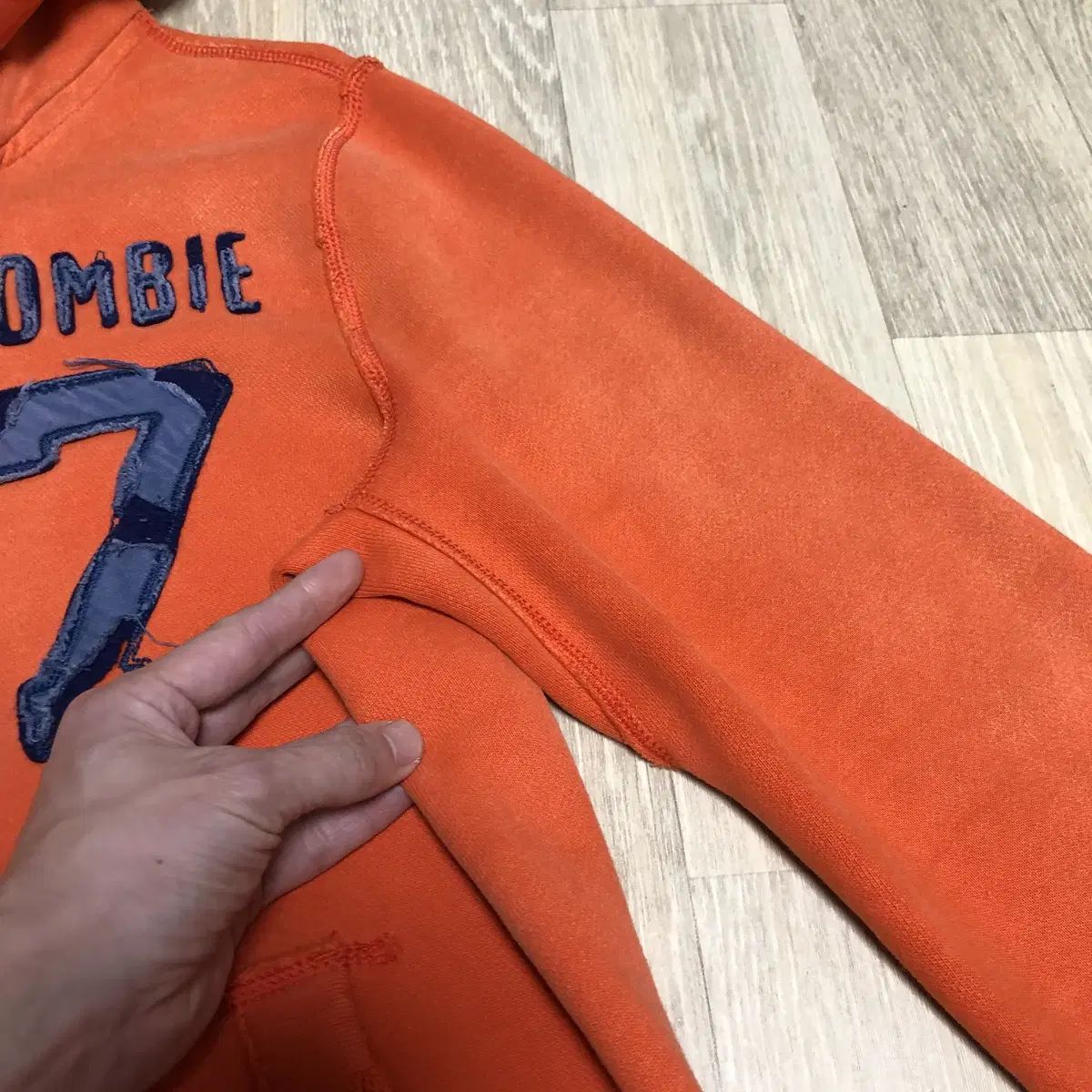 大人気，新作 マッスルフィット M) Abercrombie ウォッシュド オレンジ 