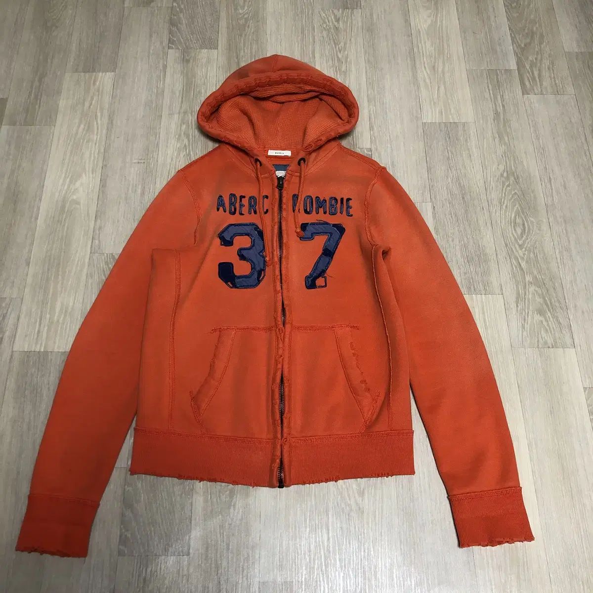 大人気，新作 マッスルフィット M) Abercrombie ウォッシュド オレンジ 