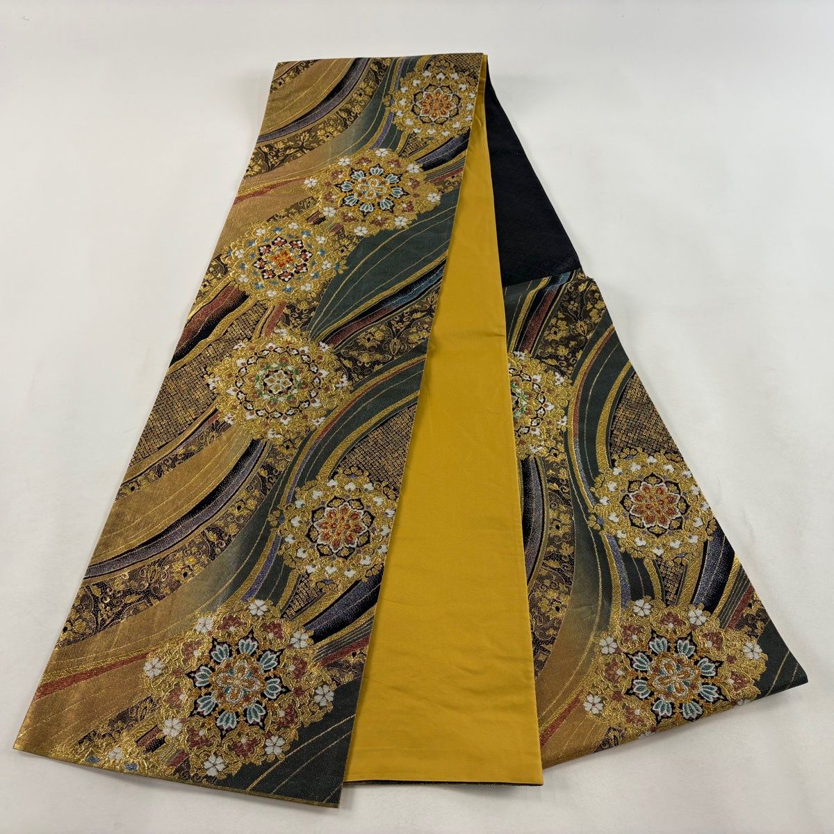正絹 袋帯 六通 美品 中古 逸品 華文 金糸 花唐草 秀品 金色 箔