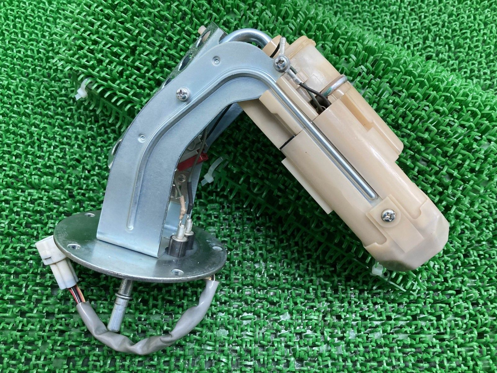 GSR250 フューエルポンプ 15100-48H00 スズキ 純正 中古 GJ55D 