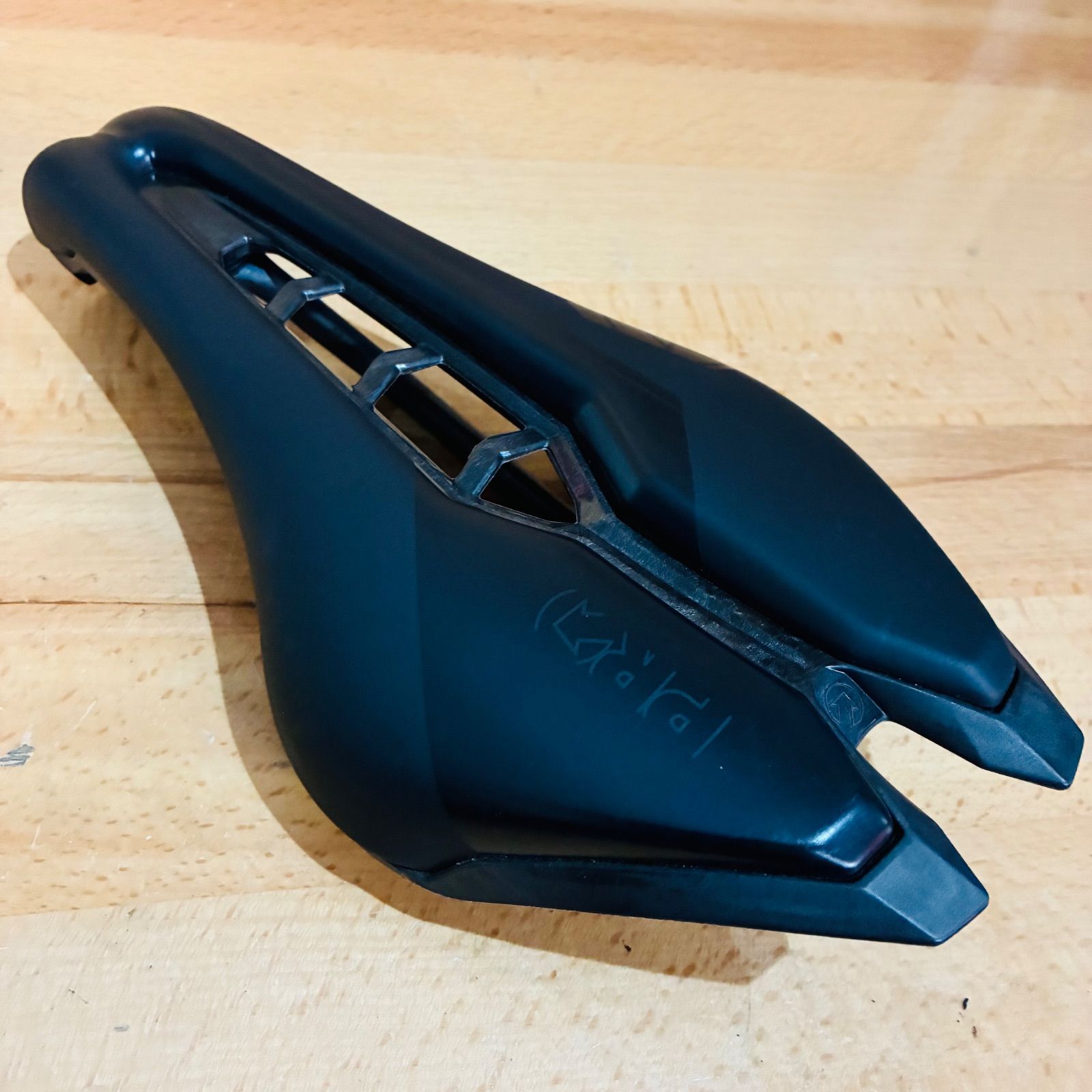 美品】シマノ PRO TSA 1.1 サドル カーボンレール トライアスロン TT