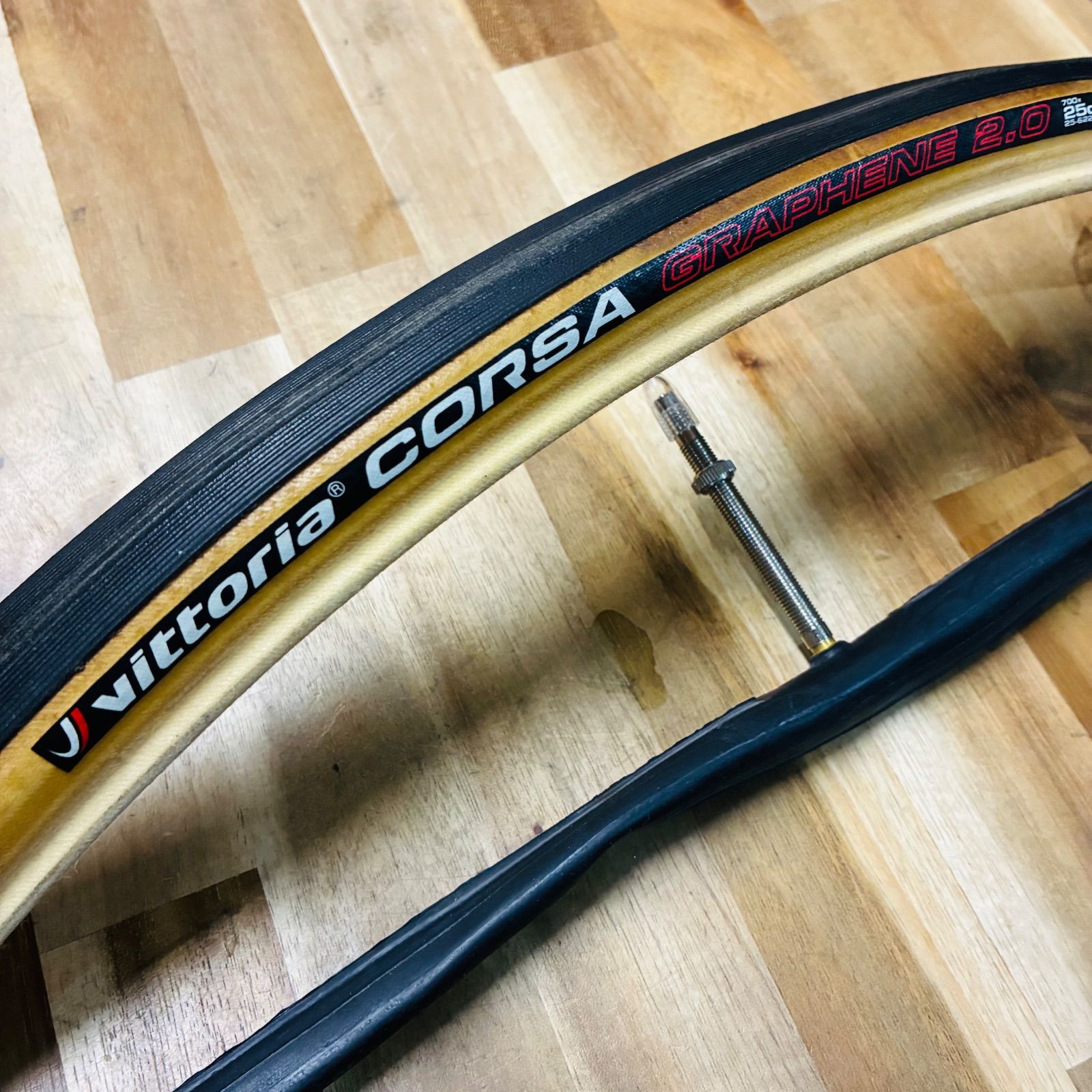 中古品】 vittoria CORSA GRAPHENE 2.0 700x25c wo クリンチャー